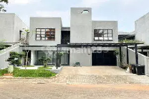 Rumah Cantik Ada Dalam Cluster Premium Di Veteran Jaksel