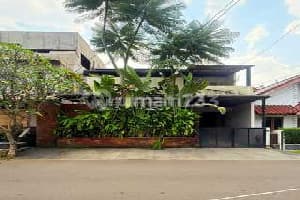 Rumah Cantik Desain Tropis Dalam Kompleks di Bintaro Jaksel