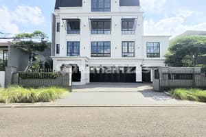 Brand New Four Story Luxurious House With Private Pool di Jaksel