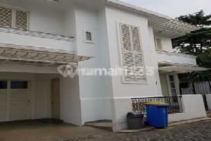 Classic 3.5-Story House With Private Pool In Kemang, South Jakarta