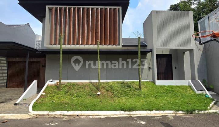 Rumah Cantik Siap Huni Ada Kolam Renang Dalam Cluster Di Sektor 9