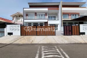 Brand New Minimalis Modern With Garden And Balcony Di Bsd City