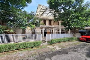 Rumah Open Space Hoek Ada Balkon Dan Halaman Luas Di Sektor 2