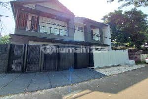 Rumah Baru di Hoek Minimalis di Cluster Dekat Santa Ursula BSD
