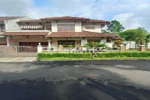 Rumah Luas Hoek Semi Furnished Dalam Cluster di Sektor 9 Bintaro