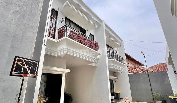 Jual Cepat Harga Murah Rumah Bagus Townhouse 2 Lantai Plus Rooftop Semi Furnished di Jagakarsa