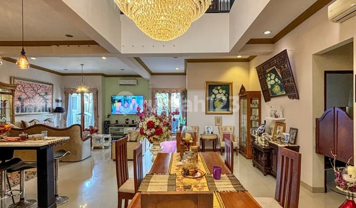 Cheap Sale Well-Maintained Semi-Furnished House in Strategic Location Near Toll Gate and LRT, Corner Position in Tebet