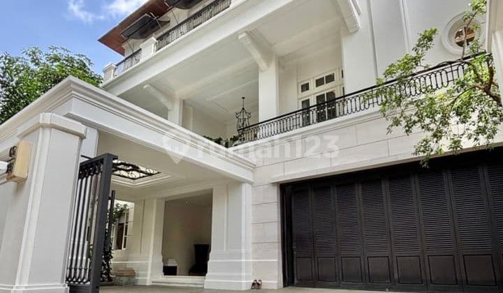Rumah Mewah Elegan Desain Modern Classic Siap Huni Semi Furnished Komplek Elit Siap Huni di Mega Kuningan Jakarta