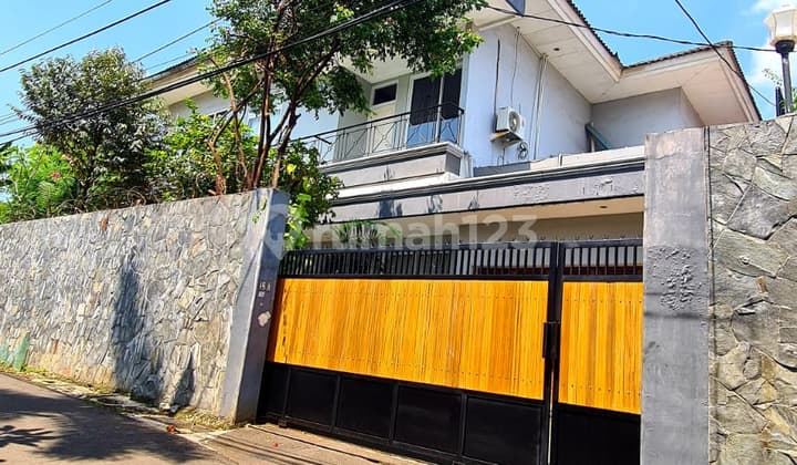 Rumah Mewah Area Tenang Di Ampera Kemang