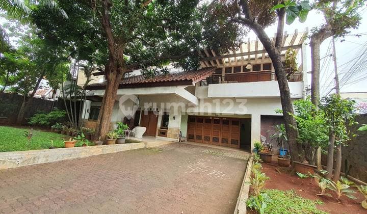 BIG HOUSE LOCATION ON THE MAIN ROAD DUREN TIGA SOUTH JAKARTA.