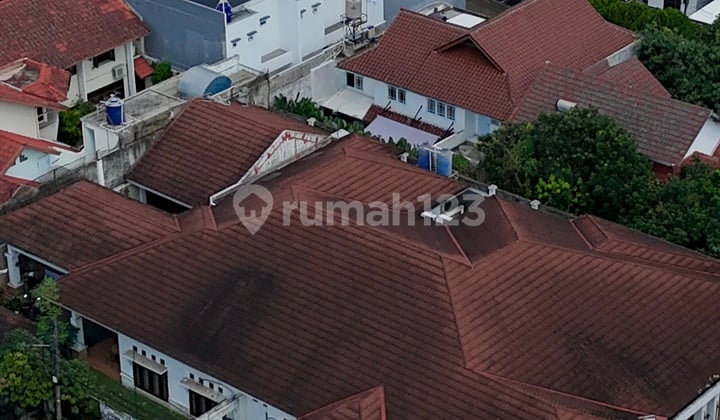Rumah Lokasi Strategis untuk Rumah Tinggal dan Usaha di Cinere