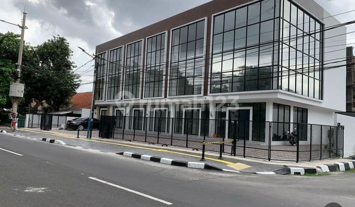 Ruko Bangunan Baru 3 Lantai Harga Mendekati NJOP di Cipinang Baru