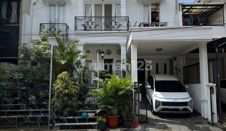 Rumah Siap Huni Dalam Komplek Ada Club House di Cirendeu