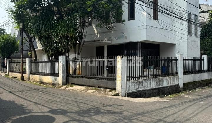 Old House Suitable for Business Residence in Fatmawati Cilandak
