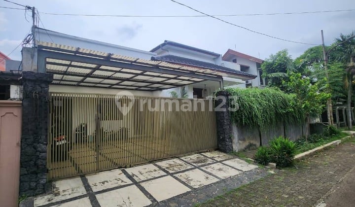Asri House in a Residential Complex Ready to Occupy in Tanah Kusir