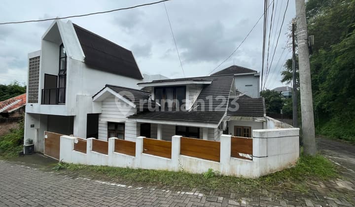 Semi Furnished Rumah 2Lt Candi Kalasan Manyaran