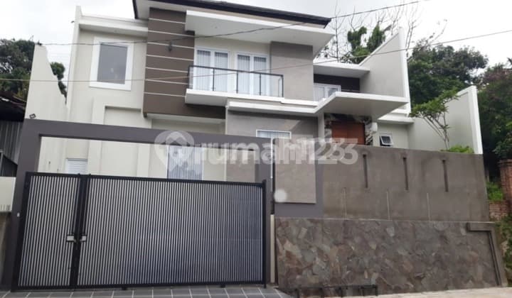 Rumah Mewah Jl Borobudur Manyaran Semarang Barat