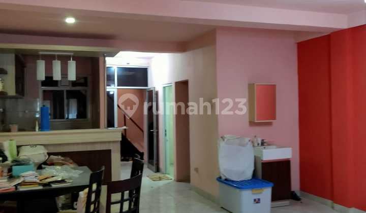 3.5-Story Shop House at Setrasari Mall Bandung