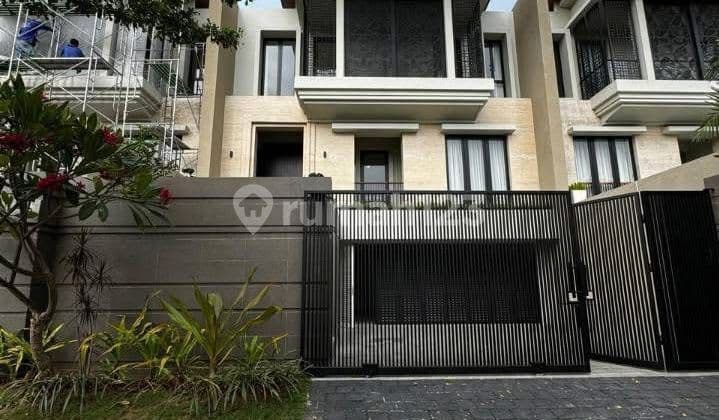 Rumah Strategis Lokasi Premium di Grand Peninsula Park Surabaya