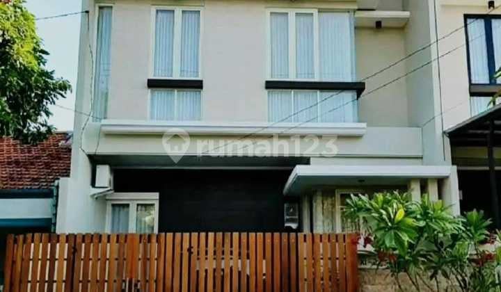 Rumah 2 Lantai Furnished di Rungkut Asri Dekat Sma 17 Surabaya