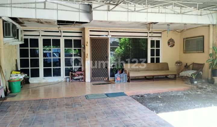 Rumah Hitung Tanah Dekat Petra di Perum Kutisari Selatan Surabaya