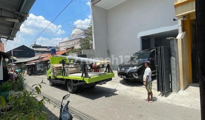For Sale: Strategically located house, ideal for boarding in Pondok Pinang