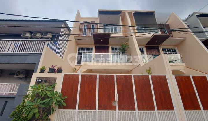 For sale: 3-story house in Kalibata near office area