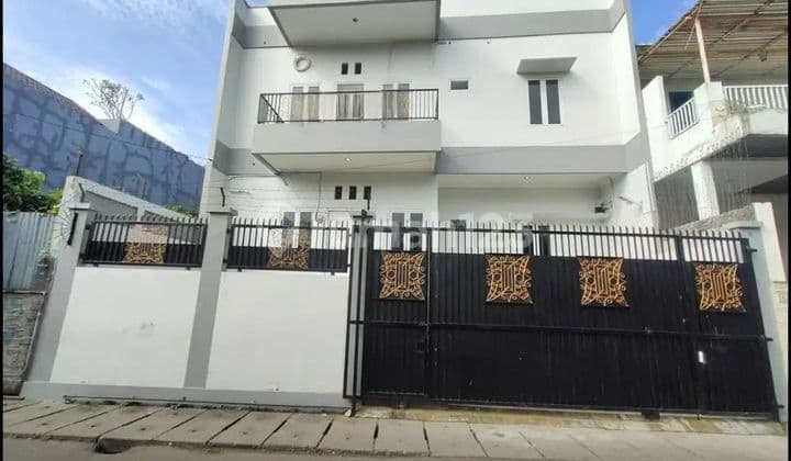Rumah bagus 2 lantai di gudang peluru Tebet