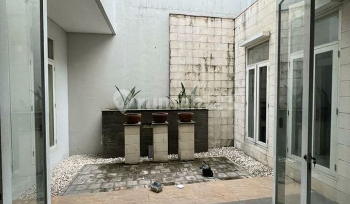 Disewakan Rumah Singgasana Pradana Siap Huni