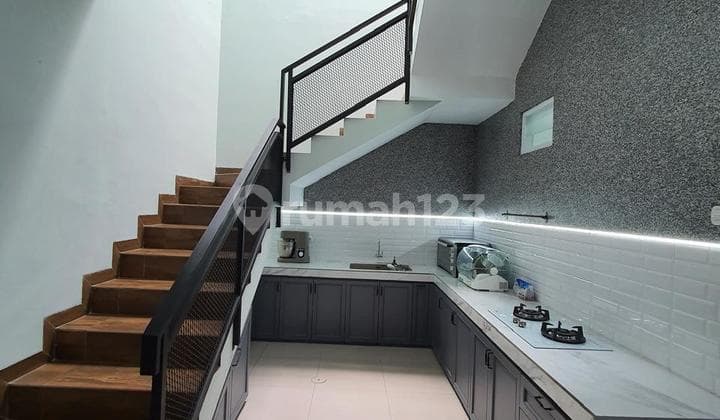Dijual Rumah Taman Kopo Indah V Springville