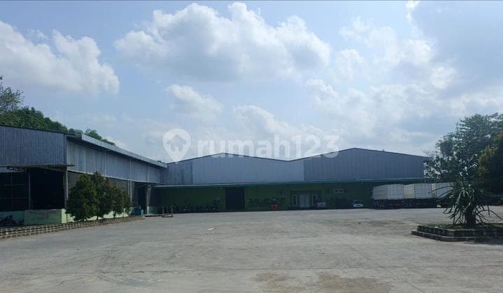 Pabrik Akses Kontainer Dekat Pintu Tol Boyolali