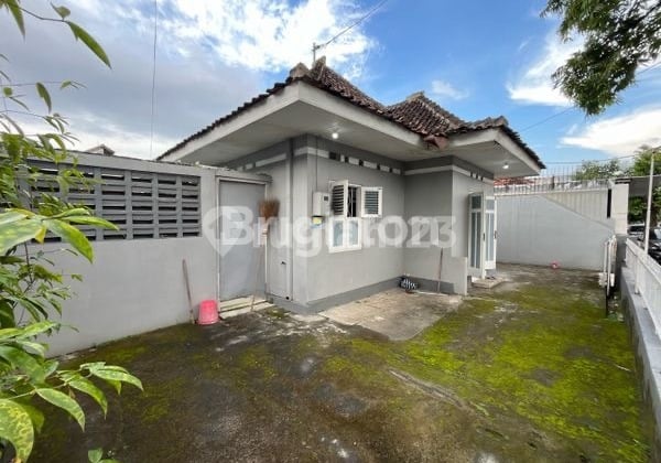 Rent House and Business Space Suitable for Cafe in Downtown Solo