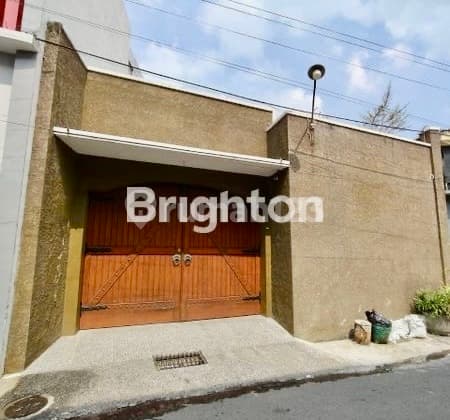 Rumah Mewah 2 Lantai Tengah Kota Solo Serengan