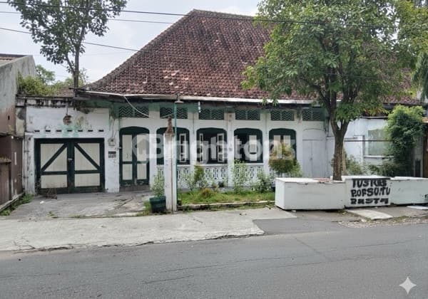 Rumah Bagus Cocok untuk Resto Cafe di Jebres Solo Kota