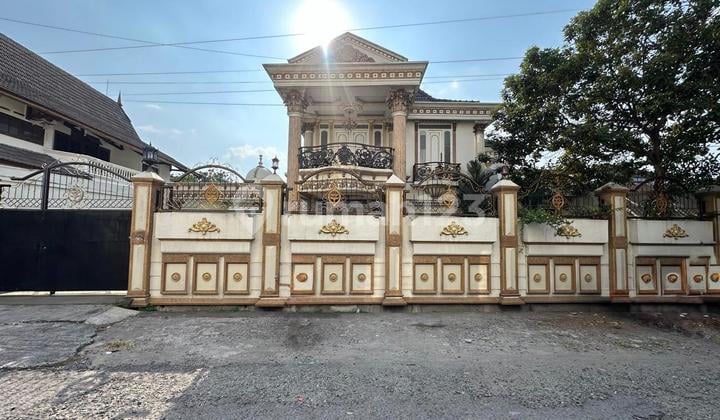 Rumah Mewah Dekat Stadion Manahan Banjarsari Solo Kota