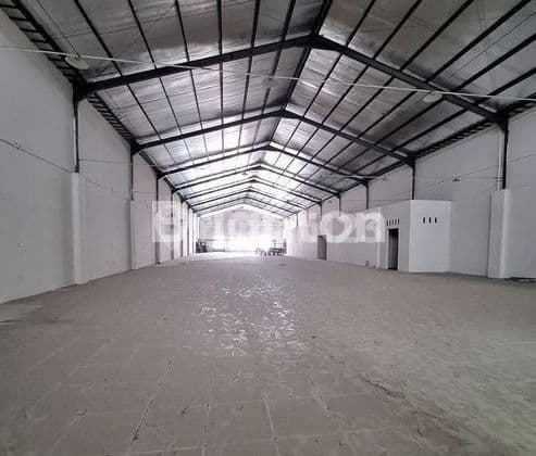 Cheap Warehouse Rent with Container Access in West Solo Colomadu