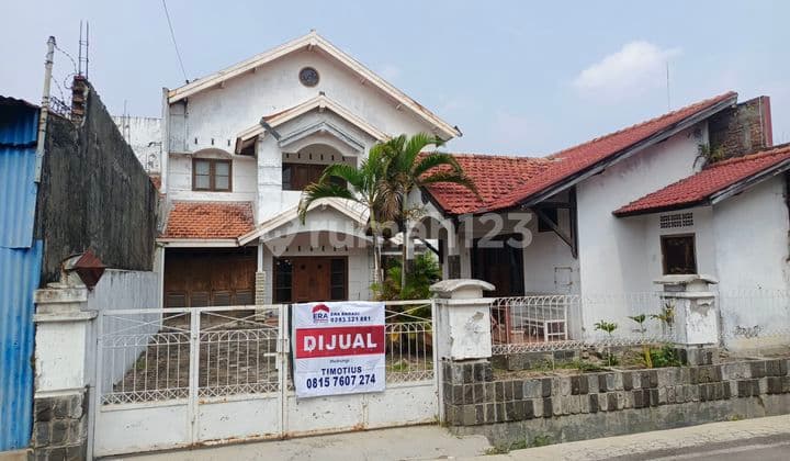 Rumah dokter 2 lantai plus paviliun