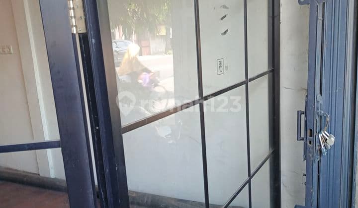 Ruko strategis etalase