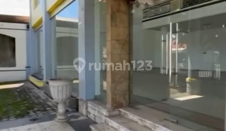 Former Car Showroom Strategic Location