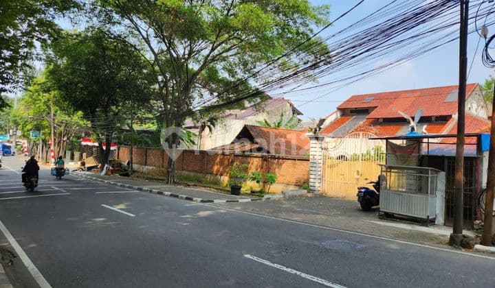 For Sale Rumah Lama Hitung Tanah (Cocok untuk Usaha) di Jl. Margasatwa Jagakarsa Jakarta Selatan