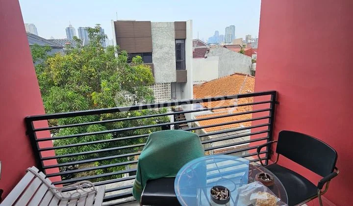 DIJUAL RUMAH 3,5 LANTAIV SIAP HUNI