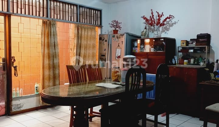 Di Jual Rumah Lama Layak Huni Hitung Tanah Dalam Komplek Nusaloka Bsd, Tangerang Selatan.