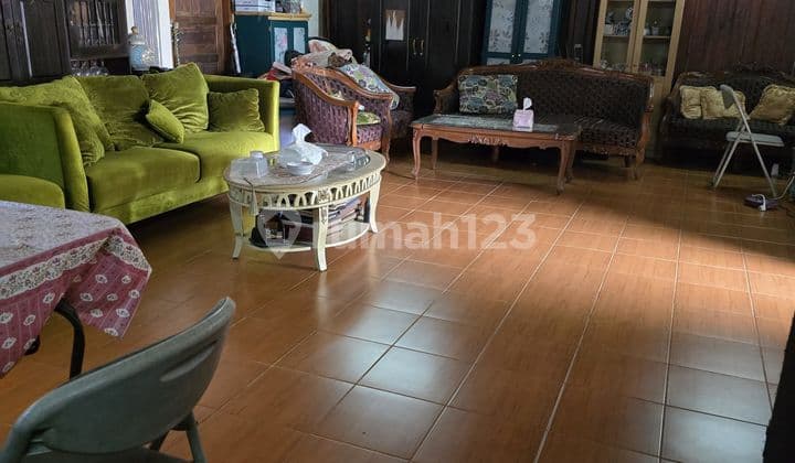 01old house for sale on Gunung Raya Street, Cirendeu, East Ciputat.