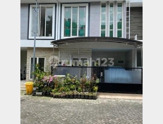 Rumah modern minimalis lokasi Dharmahusada Indah dekat UNAIR RSUD Dr. Soetomo