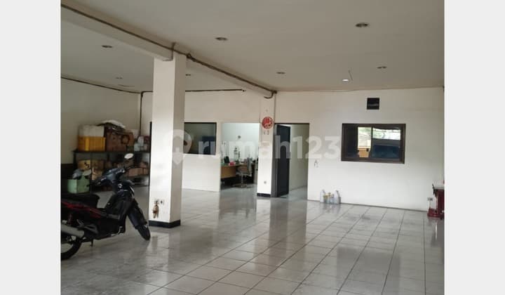 Rumah usaha / Ruko 2,5 lantai nol jalan Raya Kenjeran lebar 10 meter zona komersial jalan kembar