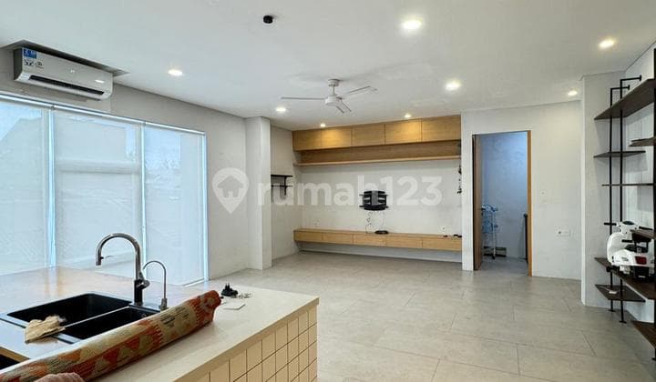 Dijual Rumah Hoek 3 Lt Furnish Puri Kembangan Jakarta