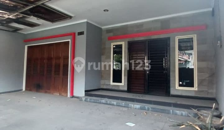 For Rent House 2 1/4 Floors Semi-Furnished
