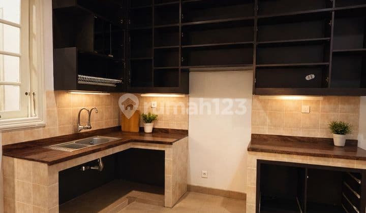 For Sale: 2-Story Corner House with Garden in Greenwich Monte Carlo BSD