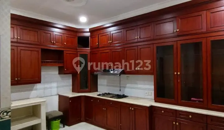 For Rent: Kartini 5 Ready-to-Occupy House, Central Jakarta