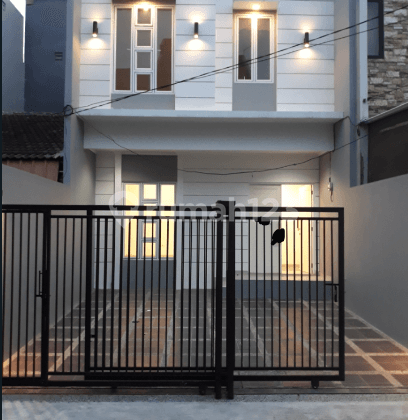 Rumah Baru Minimalis 3 Lantai, Unfurnished Kelapa Gading SHM